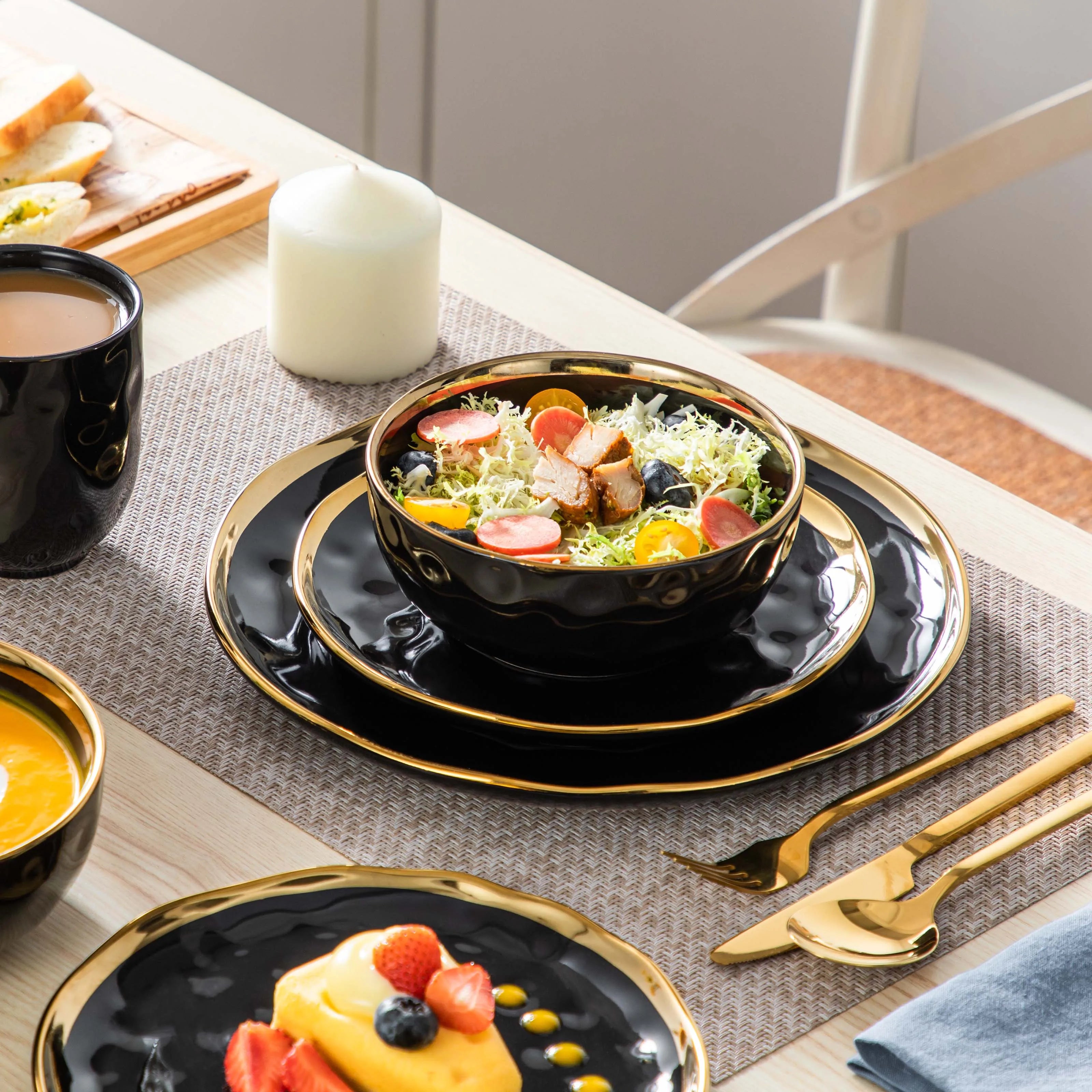 Service de Table LOVECASA Noir & Or en Porcelaine (16/32 pcs)